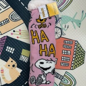 NWT! Women’s Peanuts Pink Sherpa Lined Socks